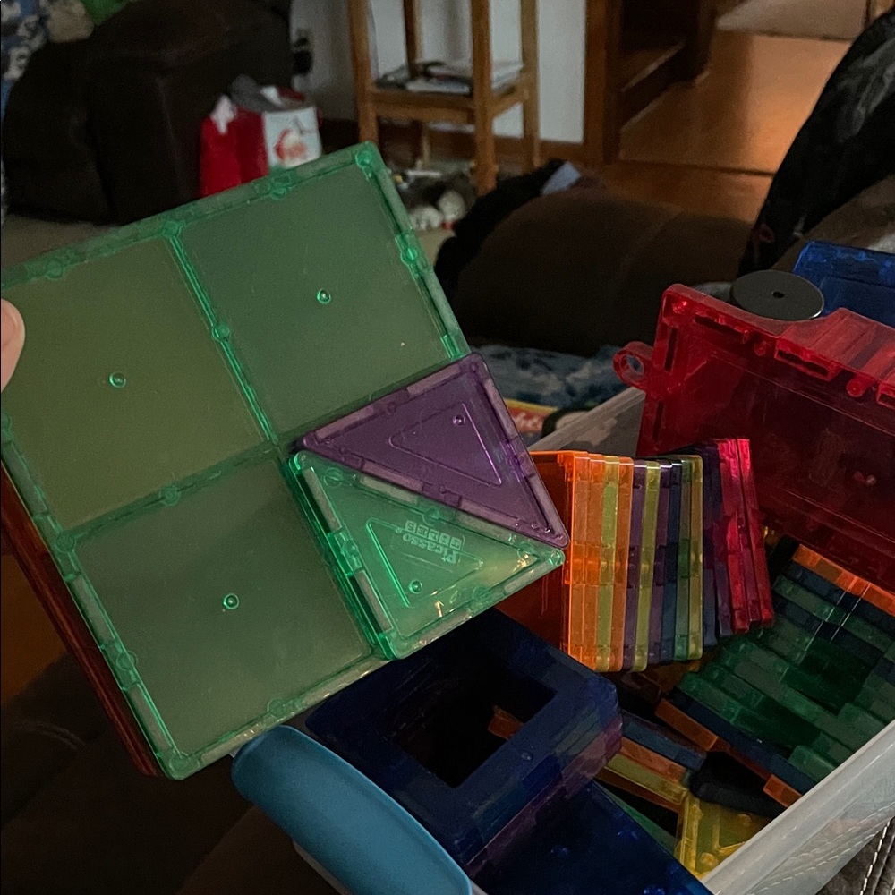 Colorful Magnetic Building Blocks Set - Picture 2 of 3